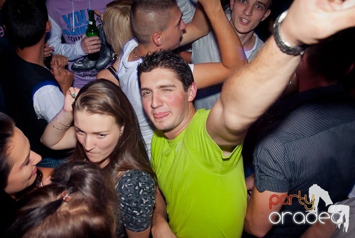 Party time în Club Escape, 