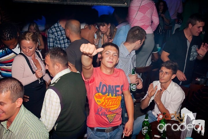 Party time în Club Escape, 