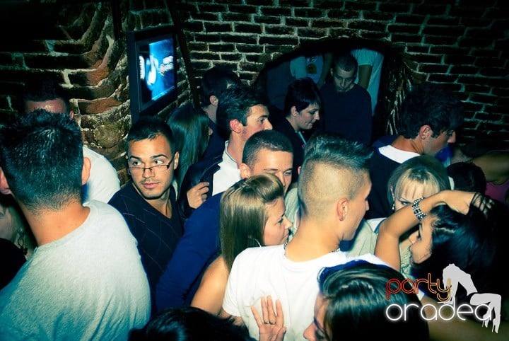 Party time în Club Escape, 