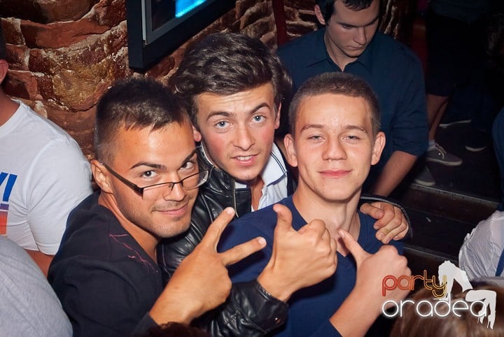 Party time în Club Escape, 