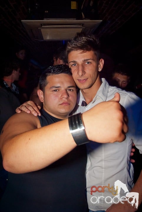 Party time în Club Escape, 