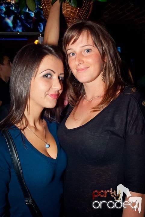 Party time în Club Escape, 