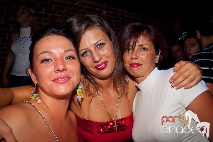 Party time în Club Escape, 