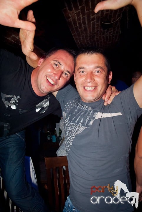 Party time în Club Escape, 