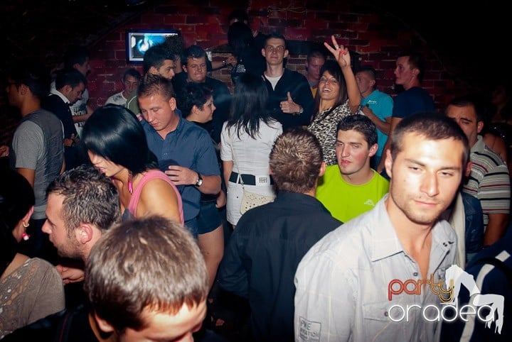 Party time în Club Escape, 