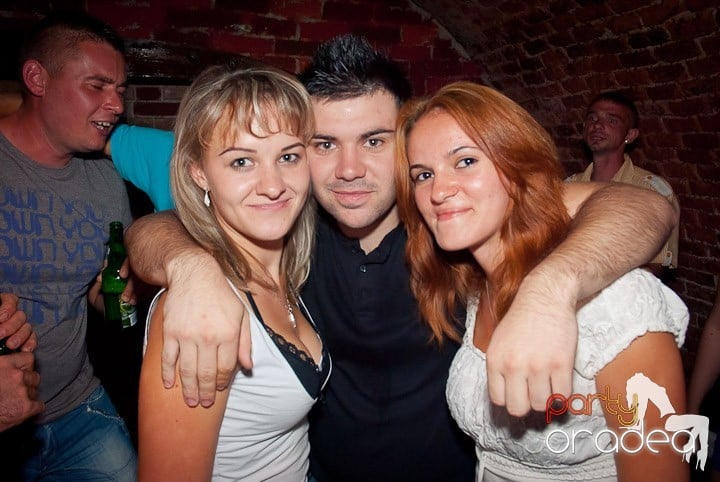 Party time în Club Escape, 