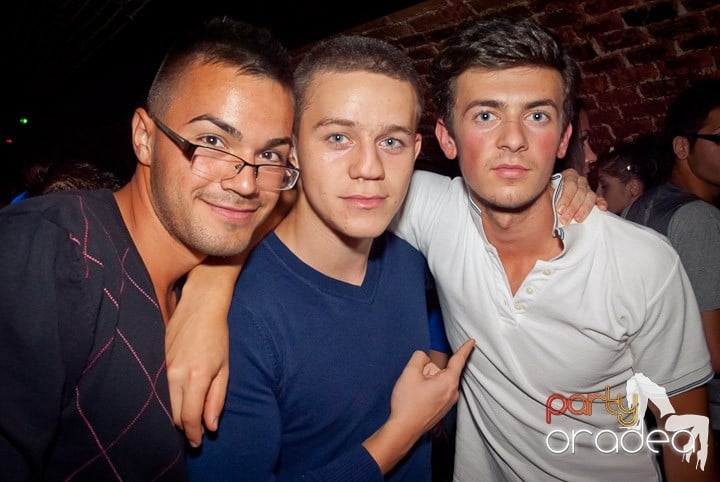 Party time în Club Escape, 