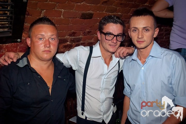 Party time în Club Escape, 