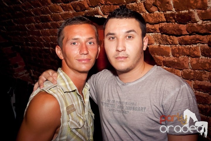 Party time în Club Escape, 