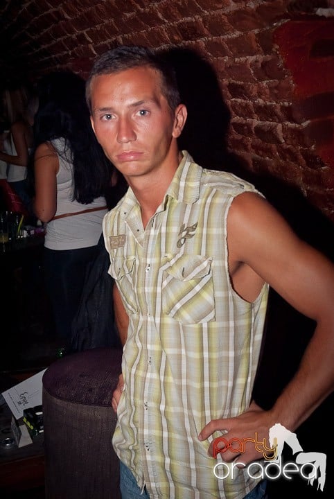 Party time în Club Escape, 