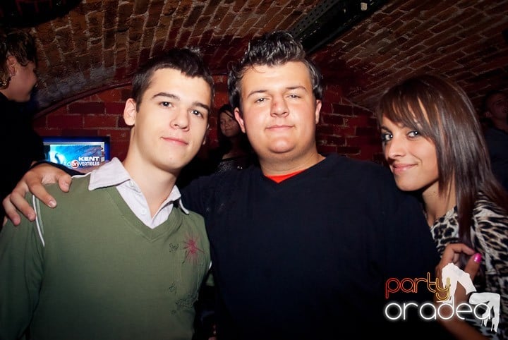 Party time în Club Escape, 