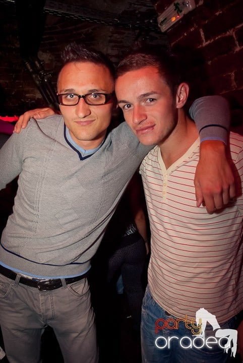 Party time în Club Escape, 