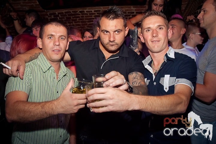 Party time în Club Escape, 