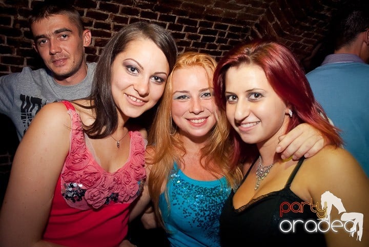 Party time în Club Escape, 