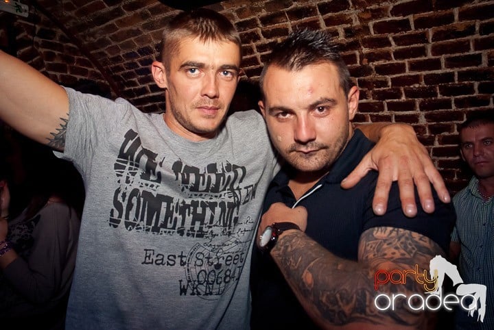 Party time în Club Escape, 