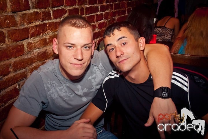 Party time în Club Escape, 