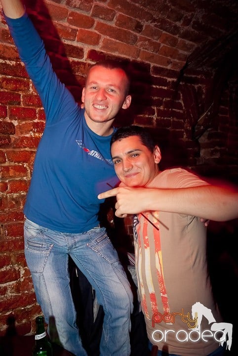 Party time în Club Escape, 