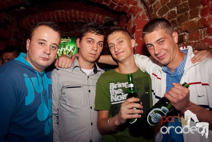 Party time în Club Escape, 