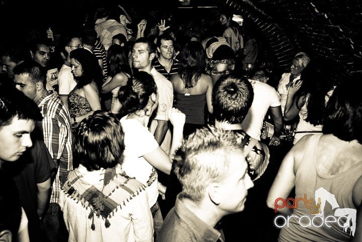 Party time în Club Escape, 