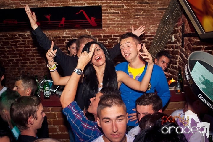 Party time în Club Escape, 