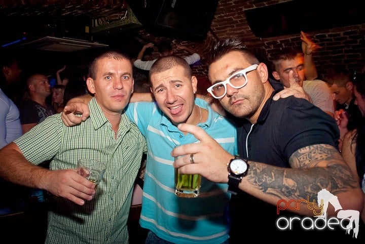 Party time în Club Escape, 