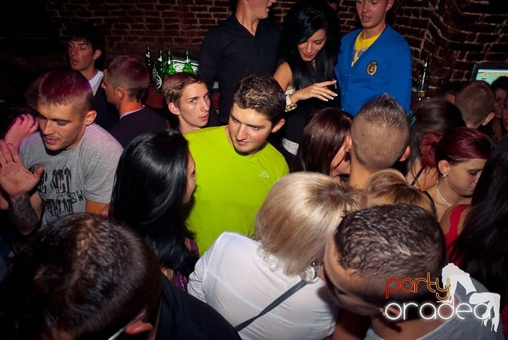 Party time în Club Escape, 