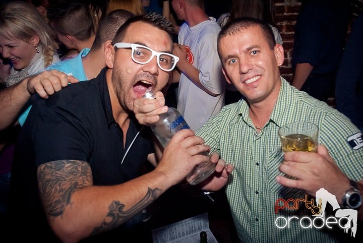 Party time în Club Escape, 