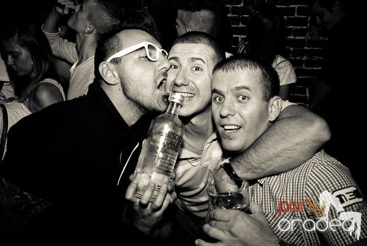 Party time în Club Escape, 