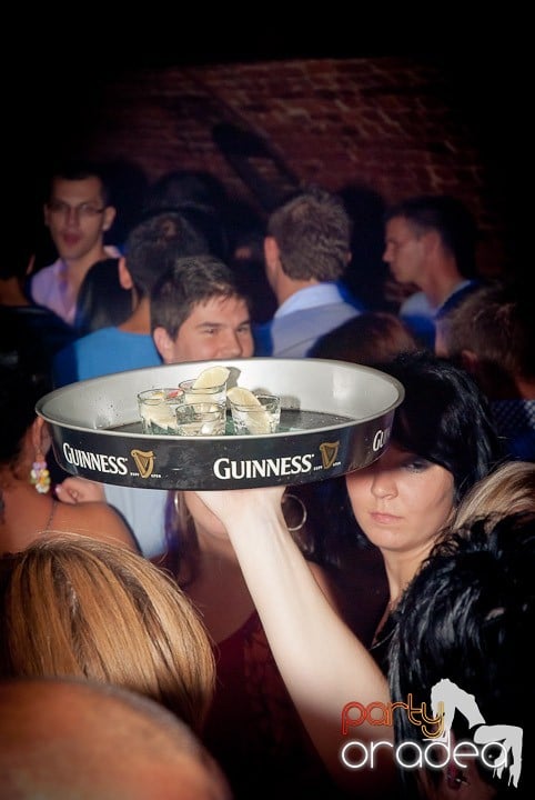 Party time în Club Escape, 