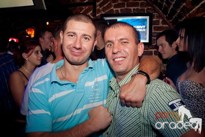 Party time în Club Escape, 