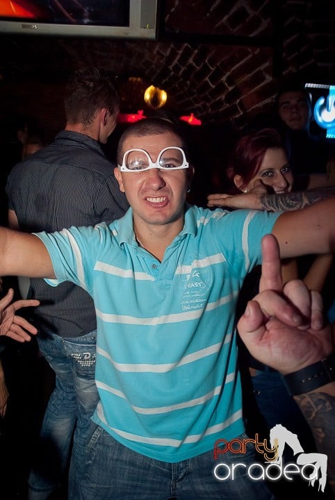 Party time în Club Escape, 