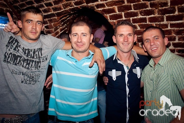 Party time în Club Escape, 