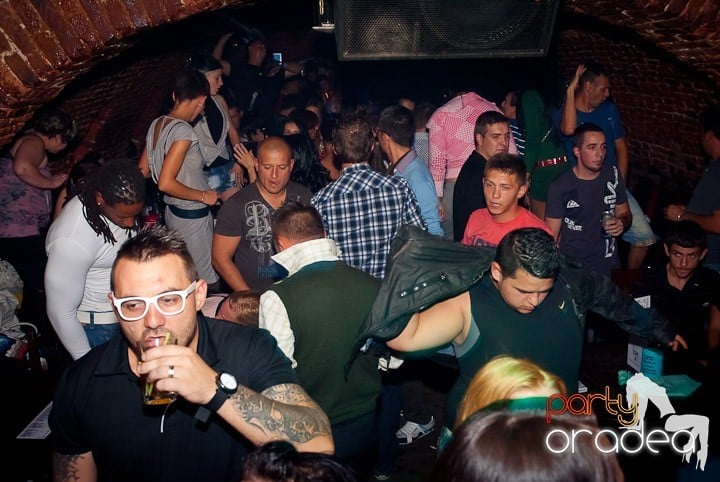 Party time în Club Escape, 