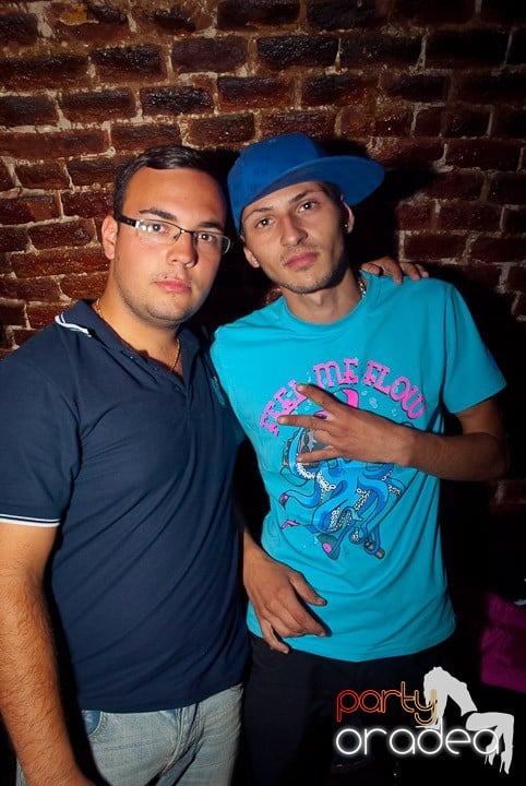 Party time în Club Escape, 