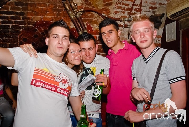 Party time în Club Escape, 