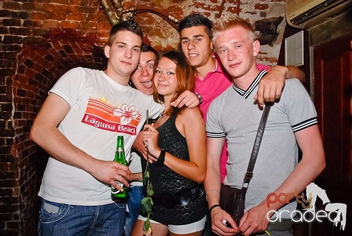 Party time în Club Escape, 