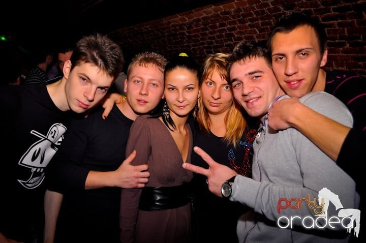 Party Time în Escape, 