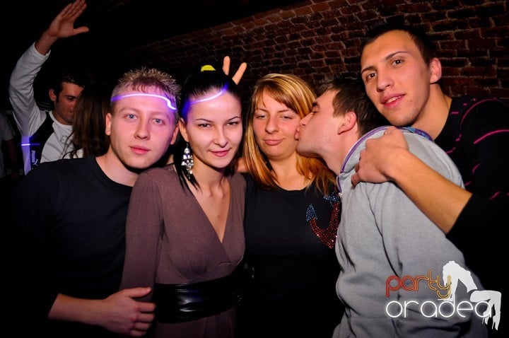 Party Time în Escape, 