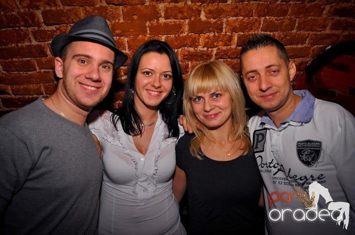 Party Time în Escape, 