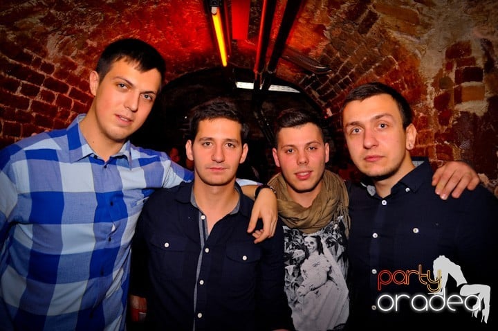 Party Time în Escape, 