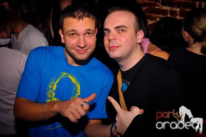 Party Time în Escape, 