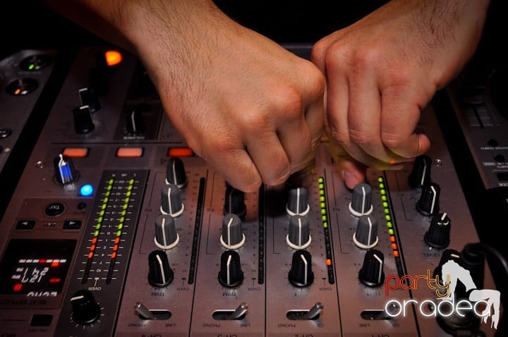 Party Time în Escape, 