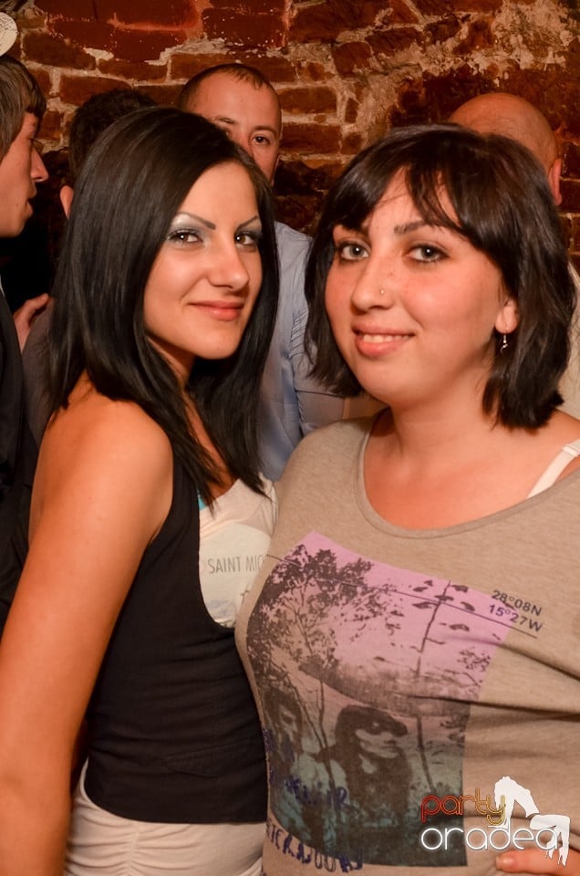 Party Tonight @ Club Escape, 