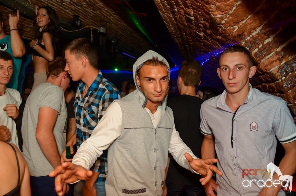 Party Tonight @ Club Escape, 