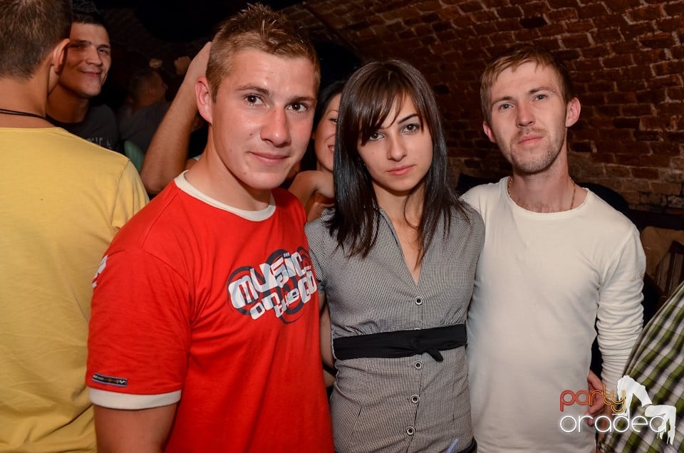 Party Tonight @ Club Escape, 