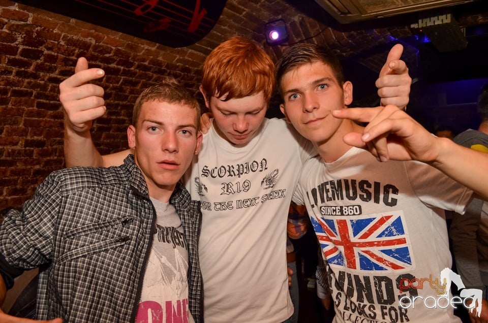 Party Tonight @ Club Escape, 