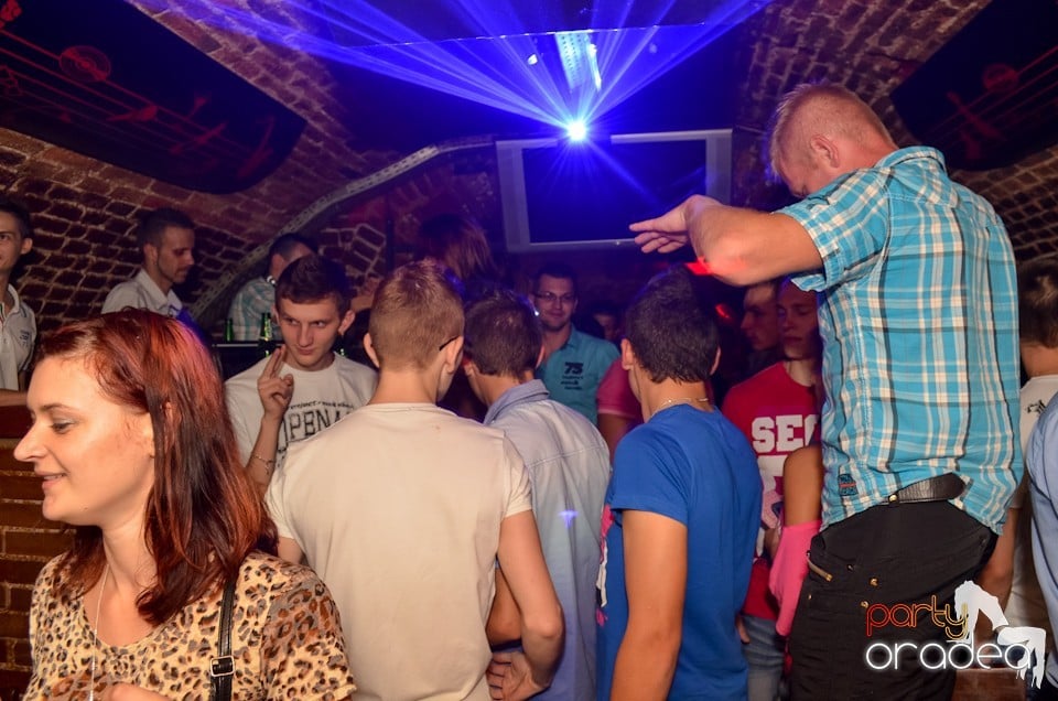 Party Tonight @ Club Escape, 