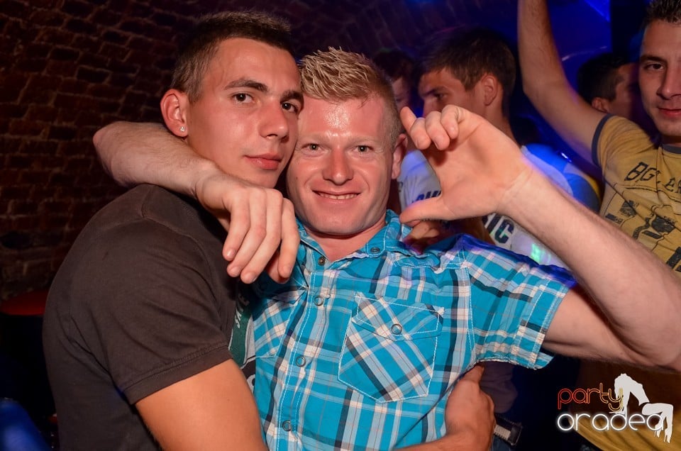 Party Tonight @ Club Escape, 