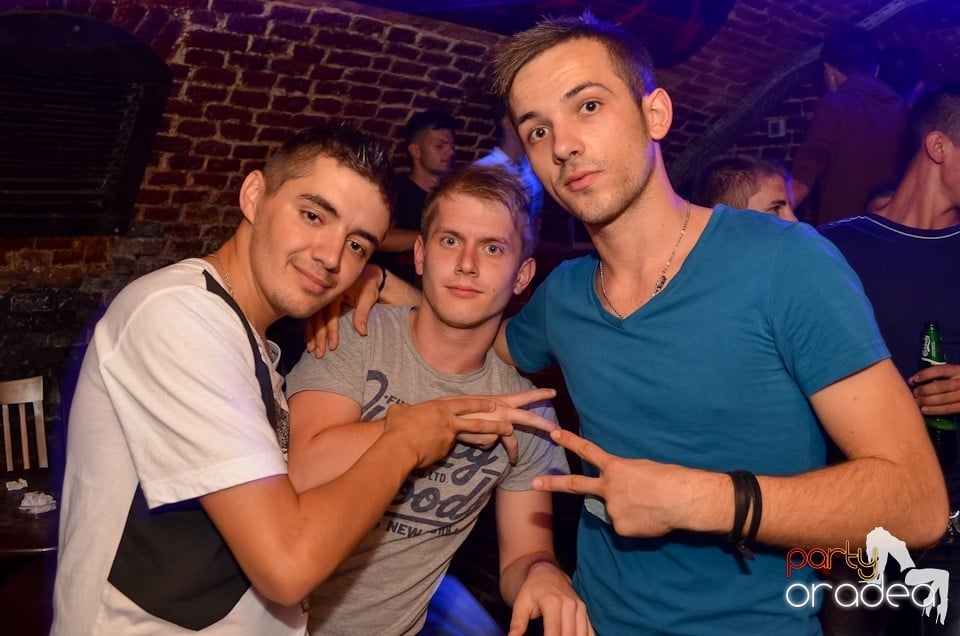 Party Tonight @ Club Escape, 