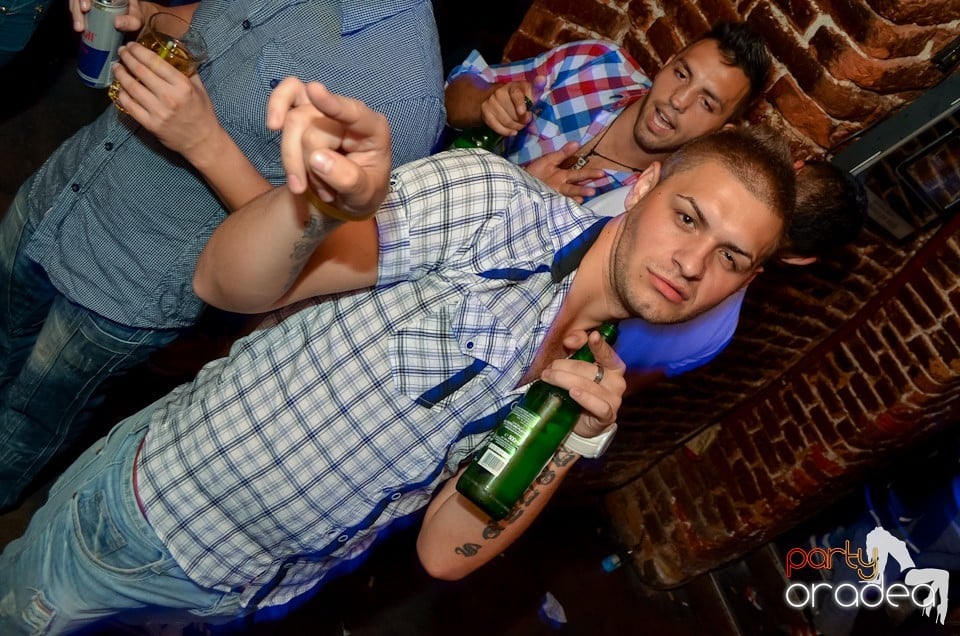 Party Tonight @ Club Escape, 